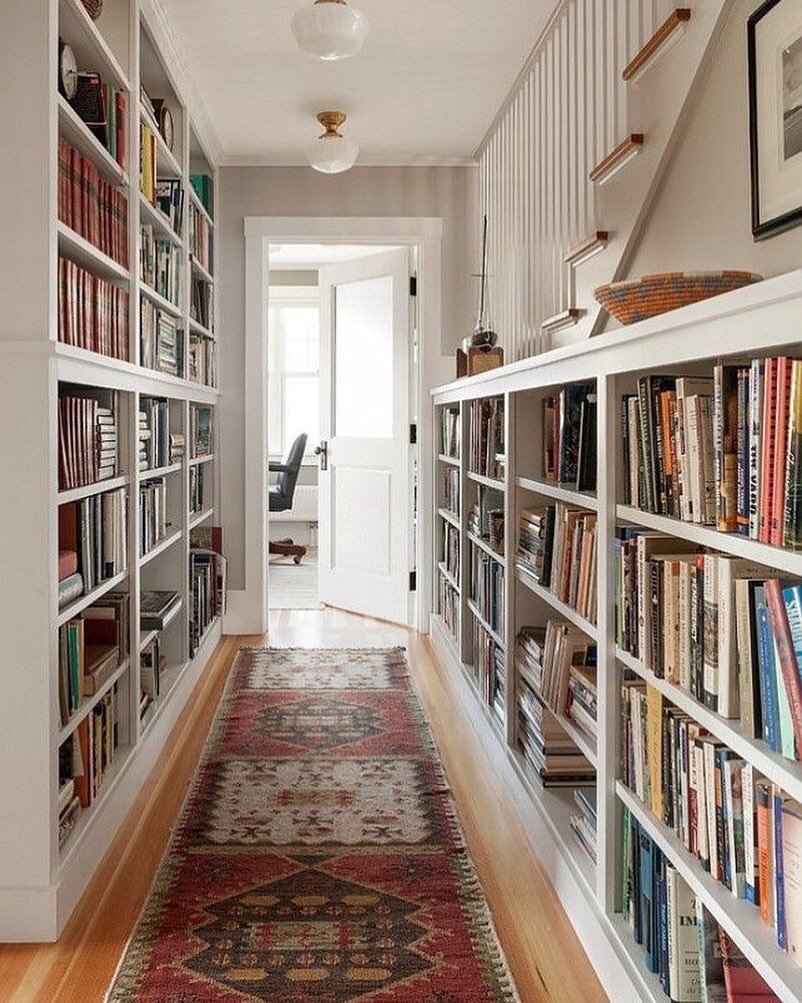 Библиотека в коридоре