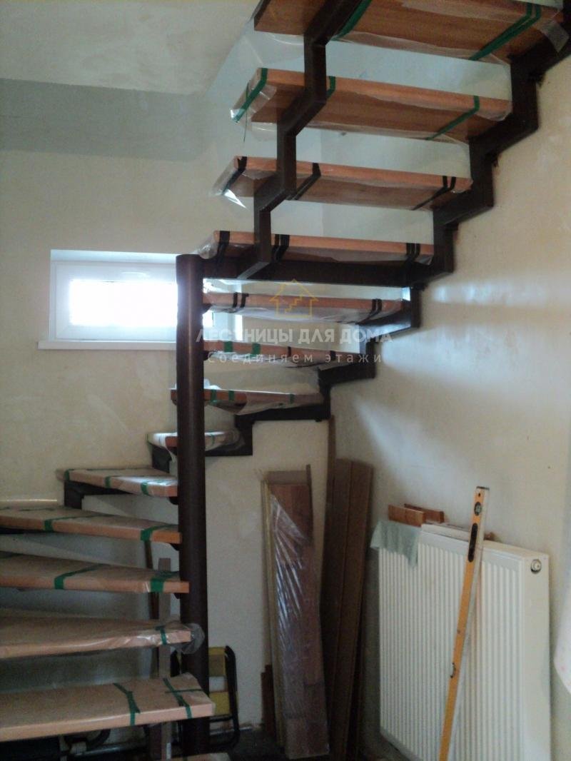 Лестница металл 40на40
