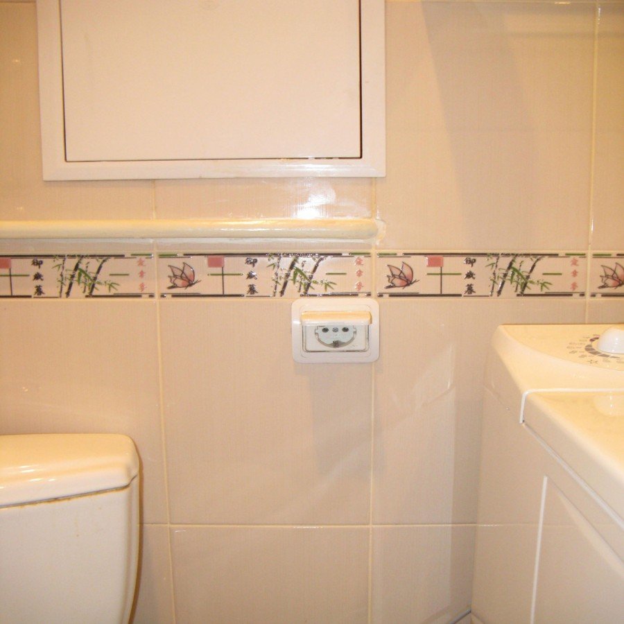 Раковина в ванную с розеткой