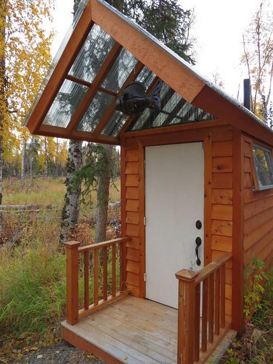 Оригинальный дачный туалет