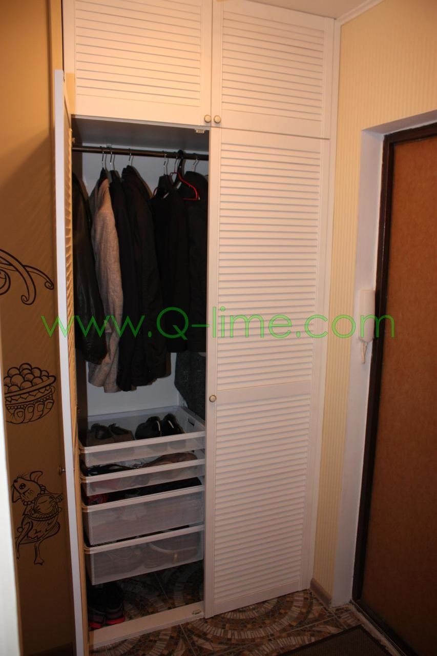 Обувница с жалюзийными дверцами