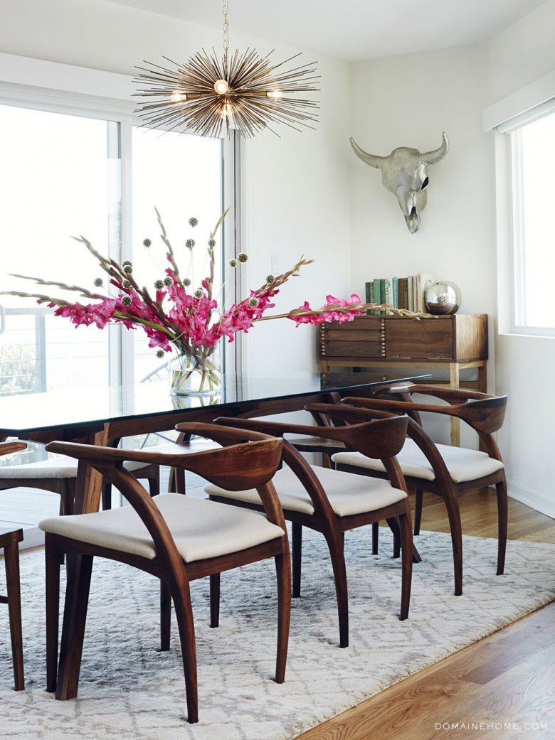 Современный обеденный стол