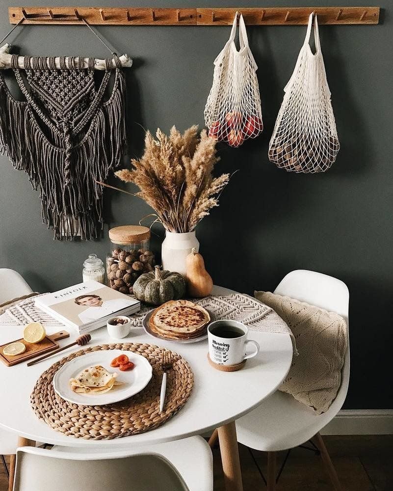 Сервировка круглого стола