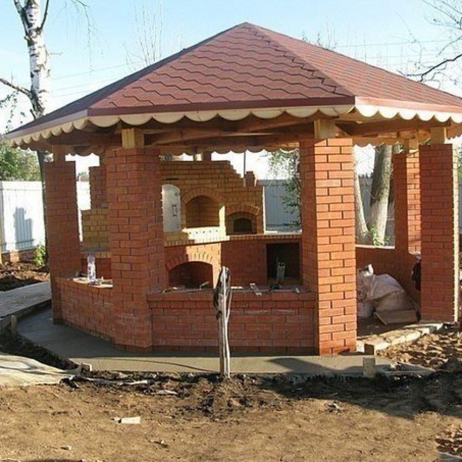 Закрытая веранда с мангалом