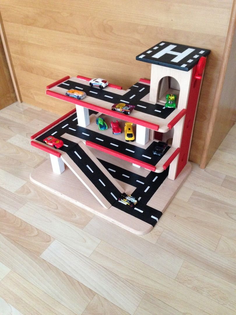 Гараж для игрушечных машин