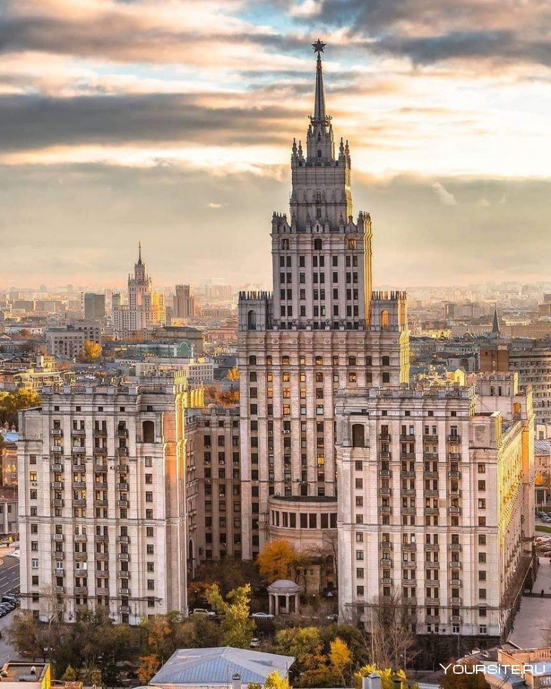 Здание МГУ сталинская высотка