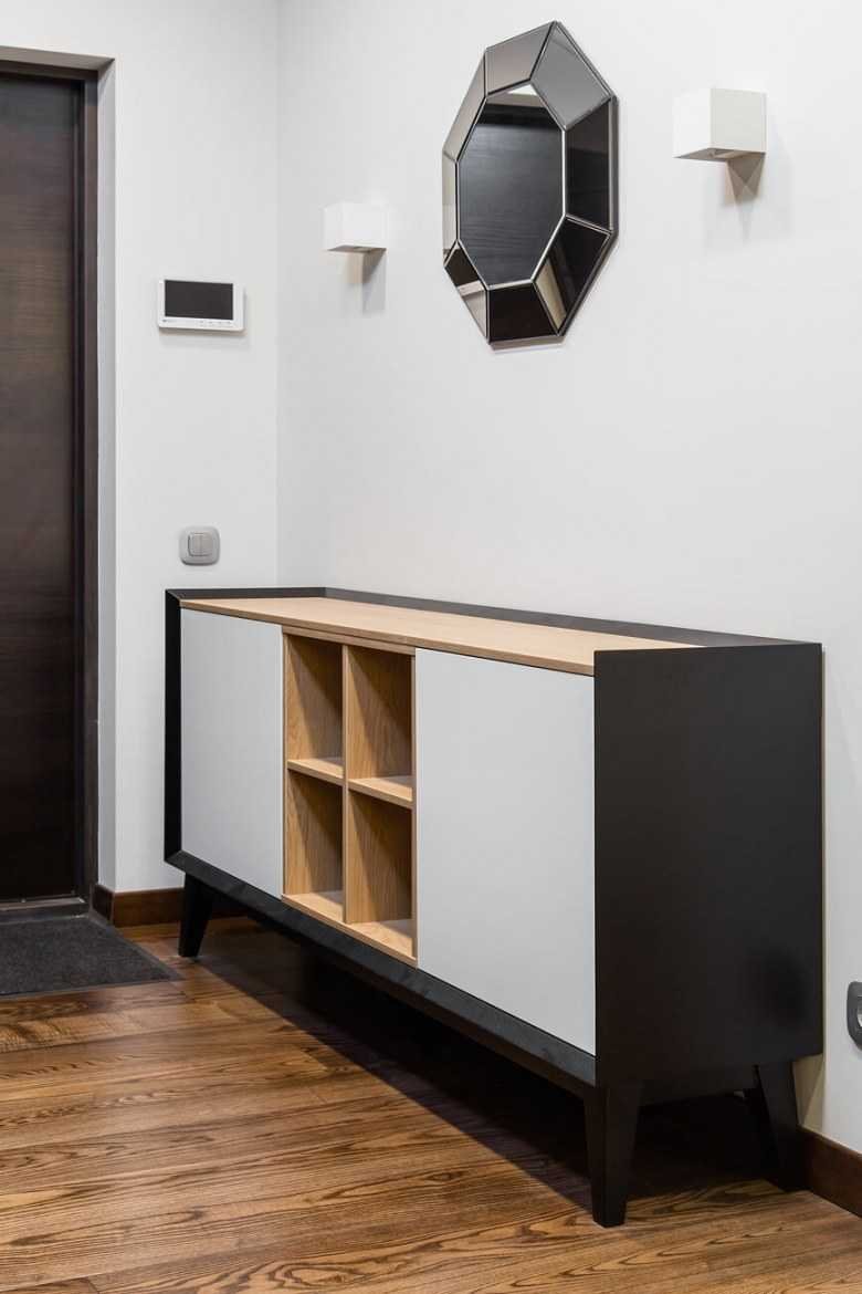 Оригинальная тумба в прихожую