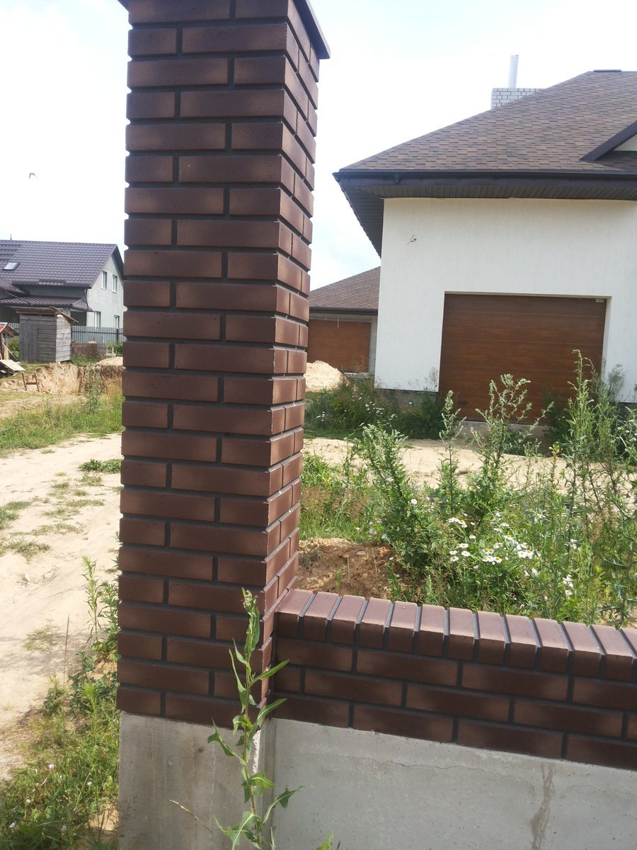 Имитация столбов для забора под камень