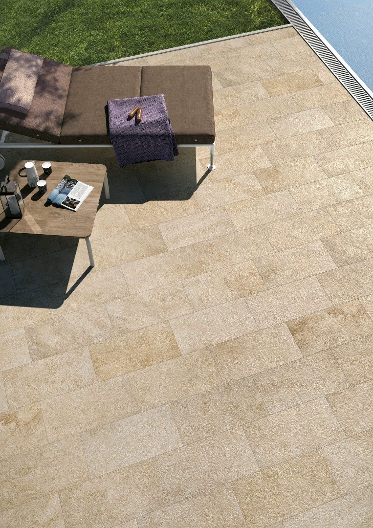 Светлая плитка уличная