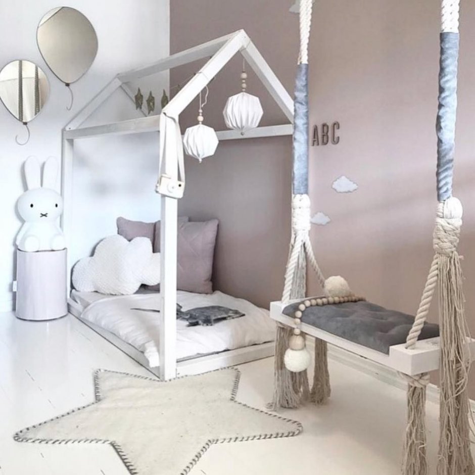 Качели в детской комнате