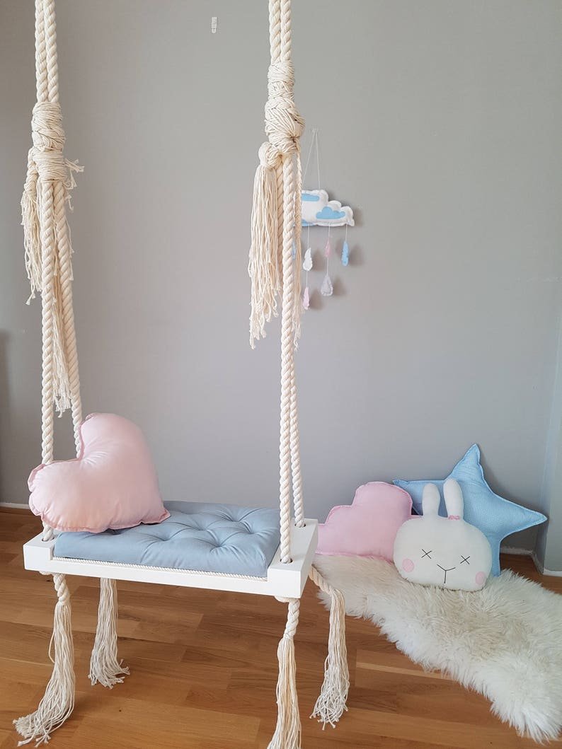 Качели в детской комнате