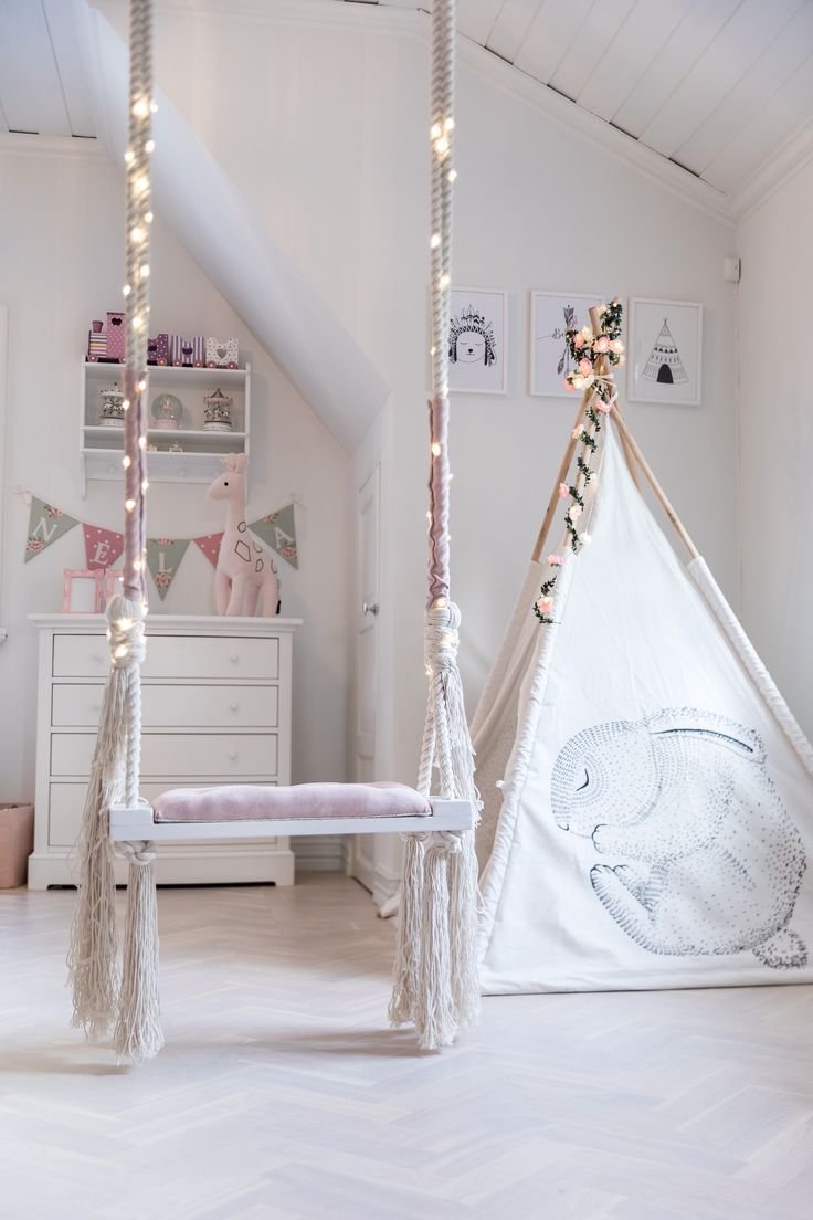 Качели в детской комнате