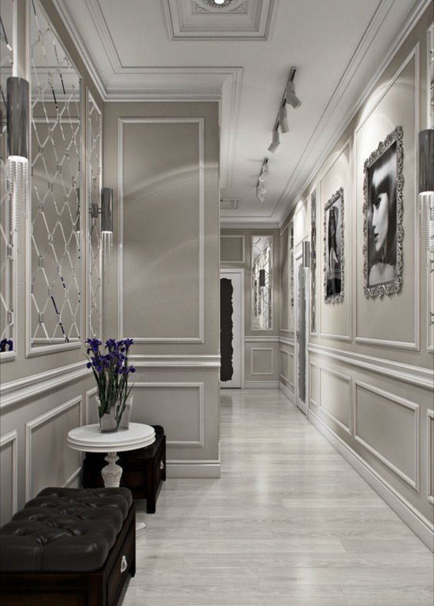 Молдинги в коридоре