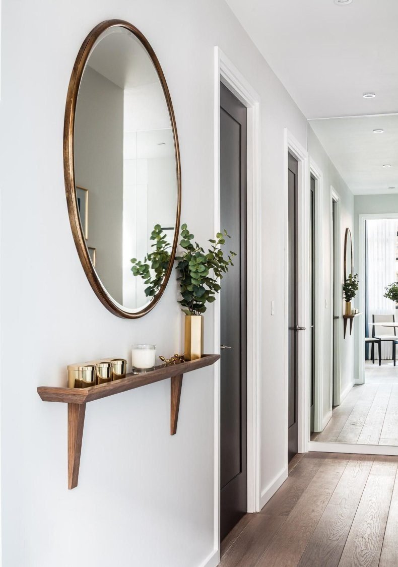 Зеркало в маленькой прихожей