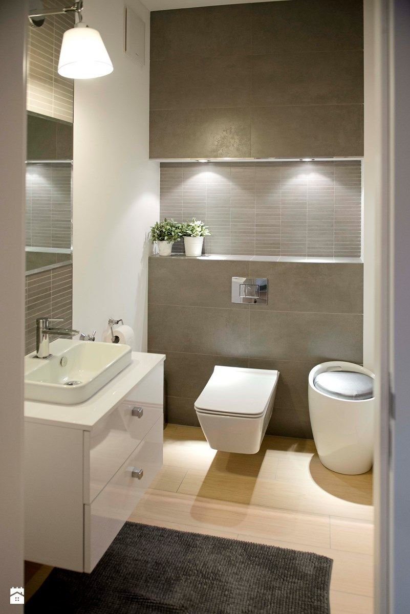 Туалетная комната с инсталляцией