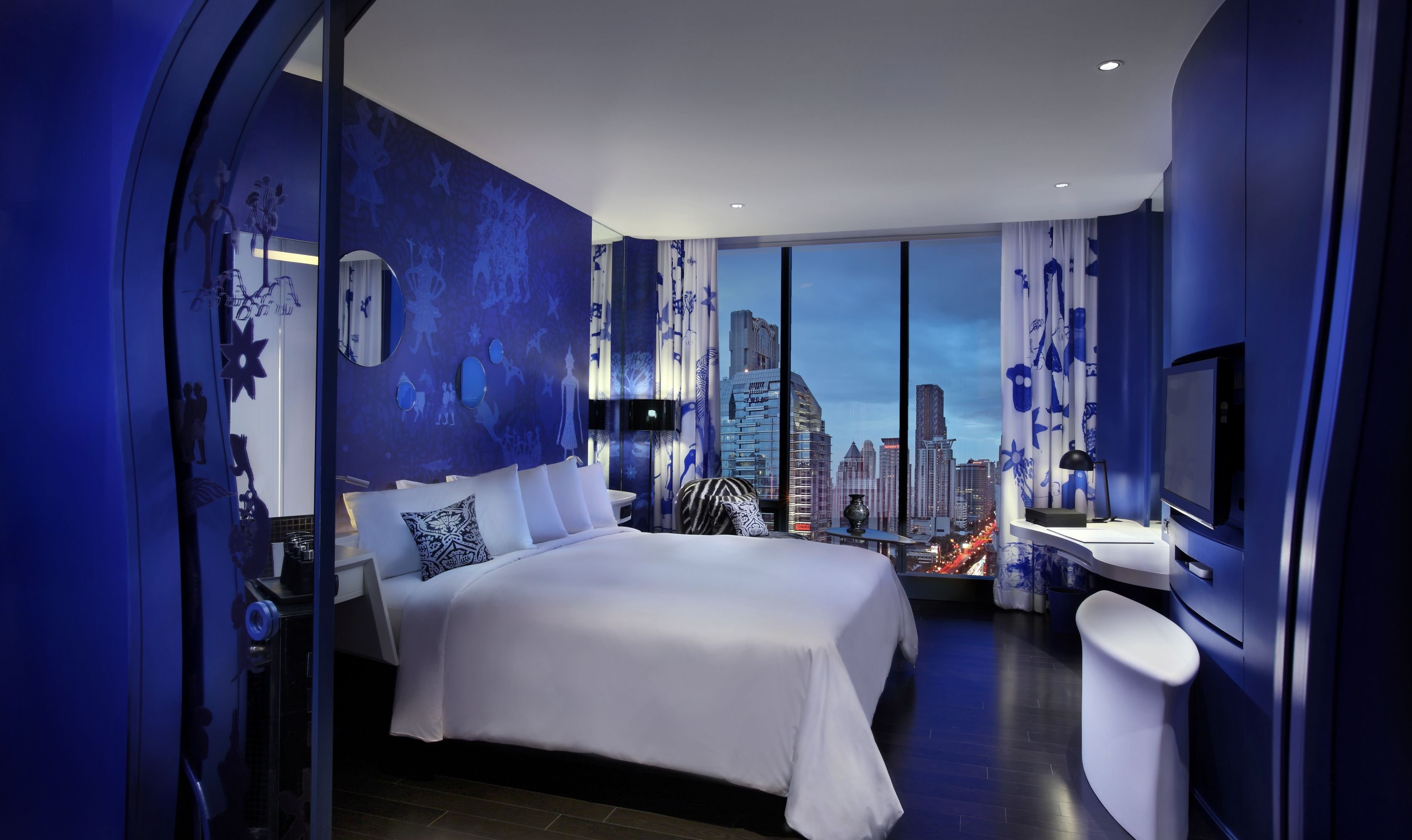 Красивые синие комнаты. Отель so Sofitel Bangkok. Спальня в синих тонах. Красивая комната. Синяя комната.