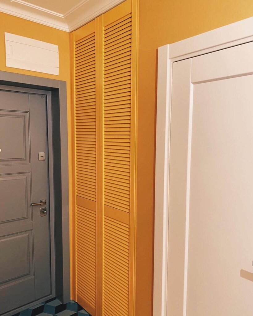 Декор из жалюзийных дверей