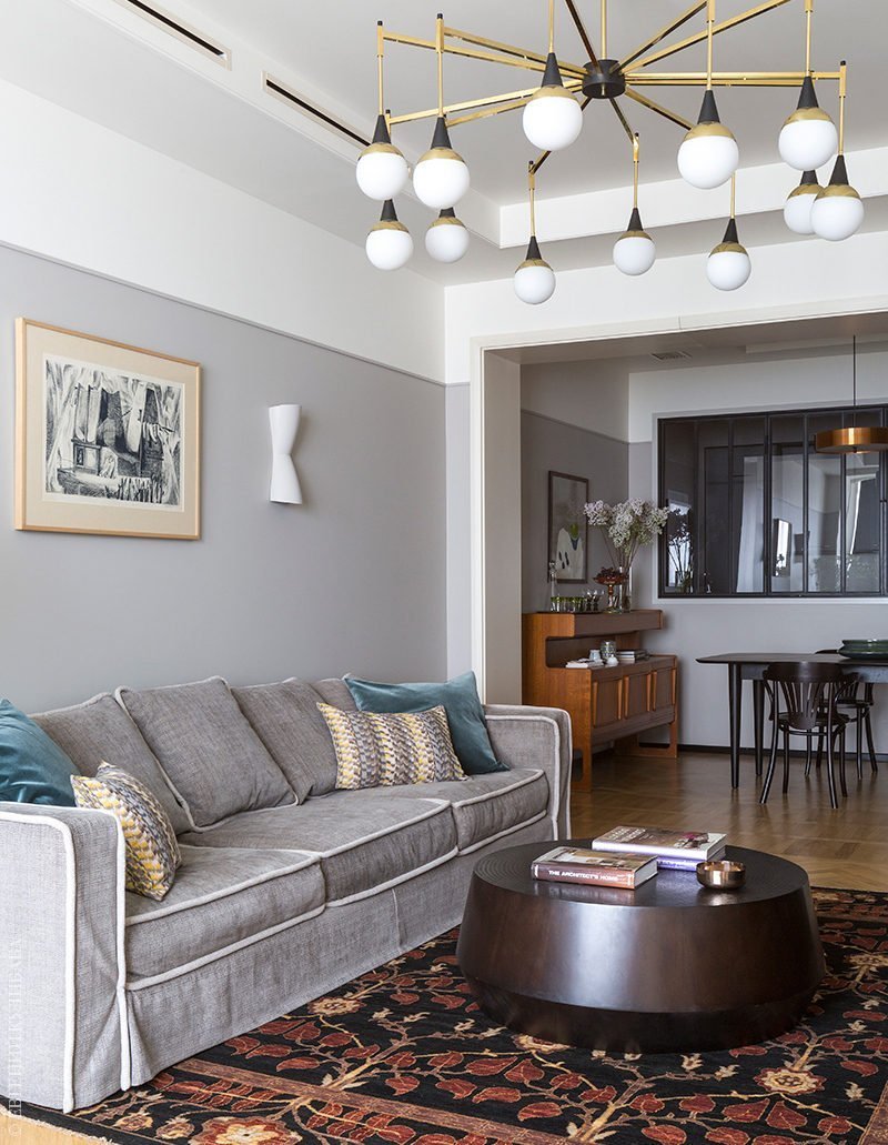 Украсить стену над угловым диваном