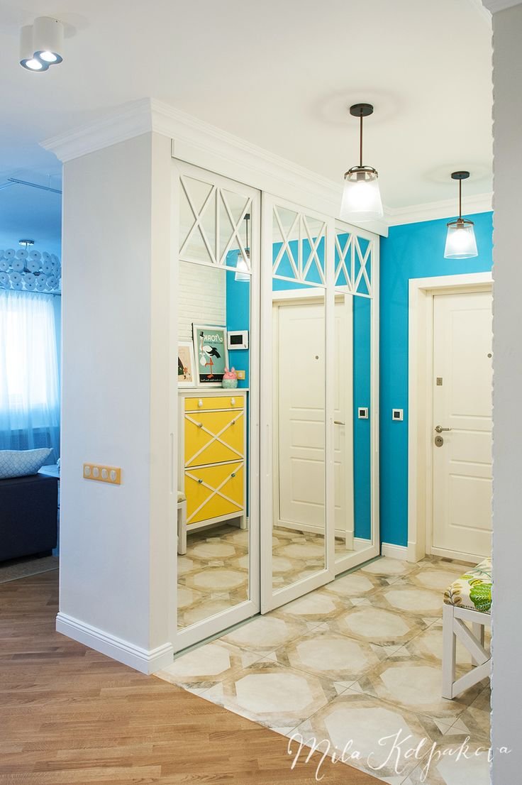 Перегородка между прихожей и гостиной