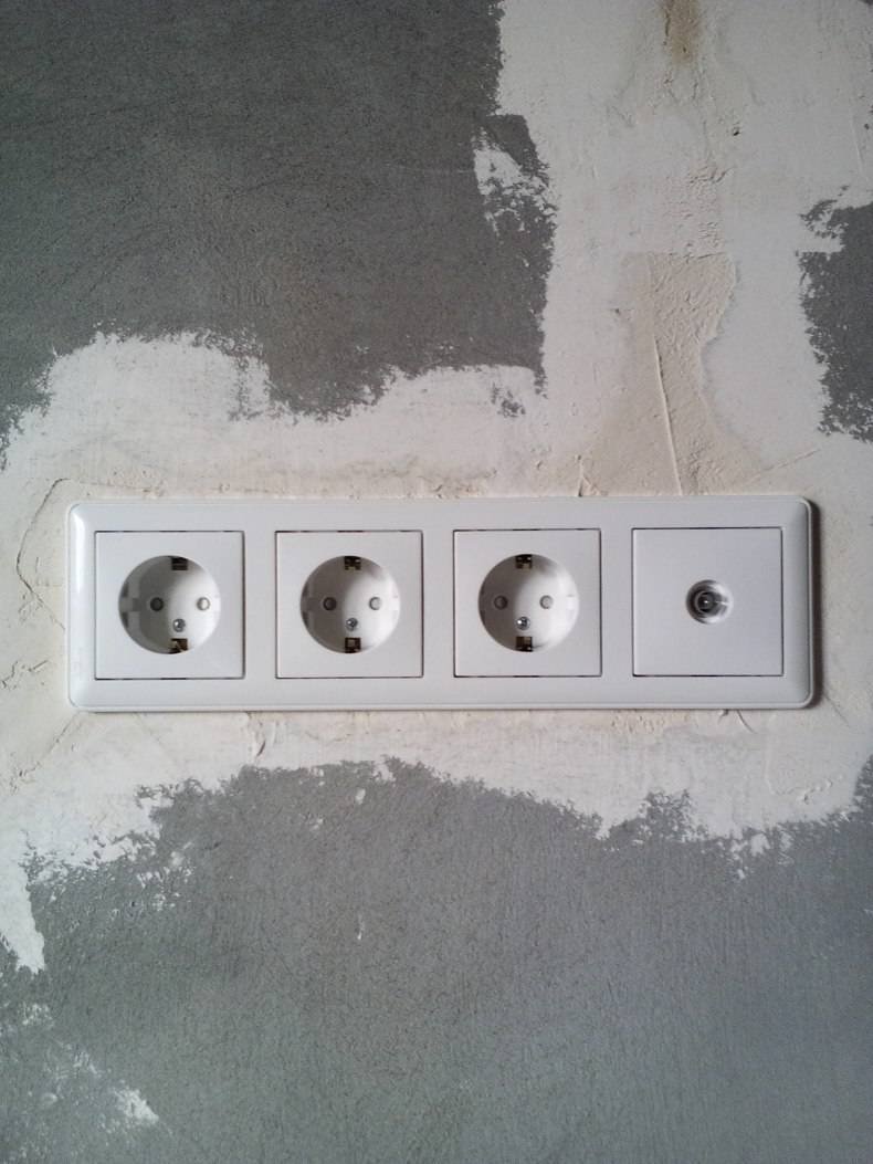 Установочный блок скрытого монтажа на 4 розетки