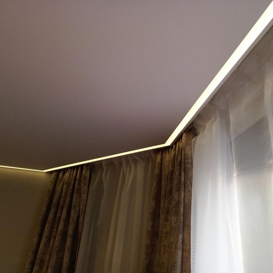 Светодиодная лента снизу штор