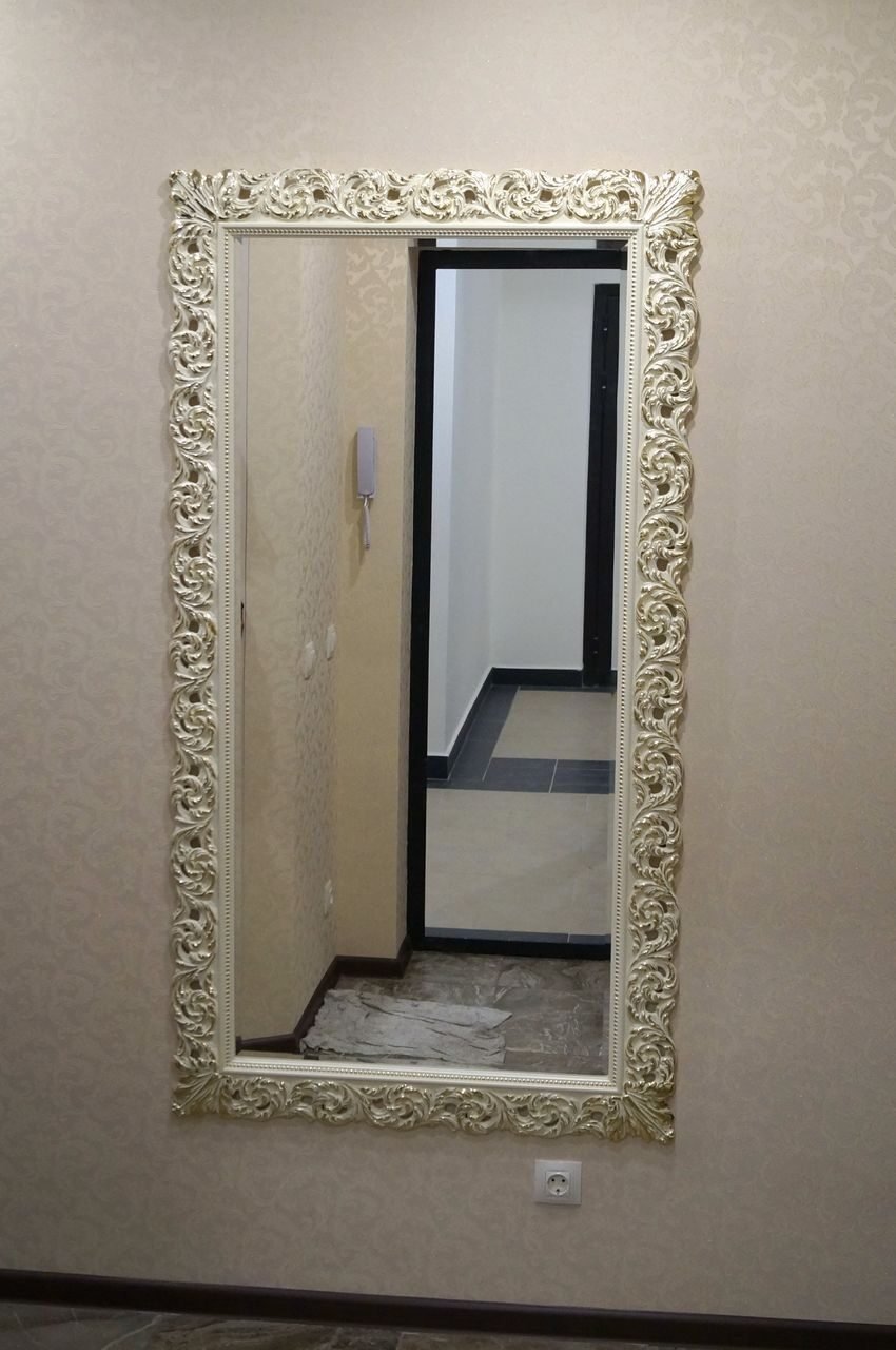 Зеркало в раме в интерьере