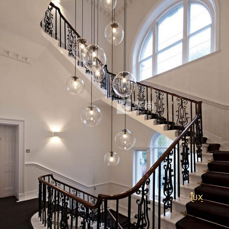 Светильник в лестничный пролет