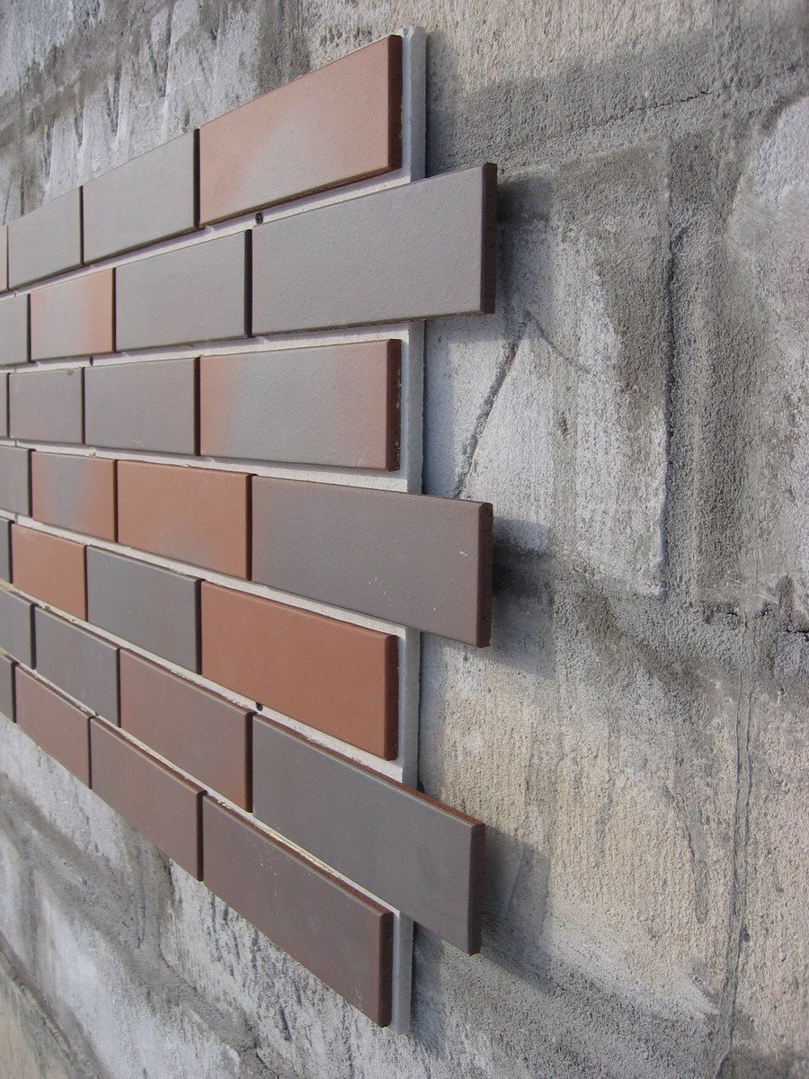 Отделка дома снаружи фасадными панелями под кирпич