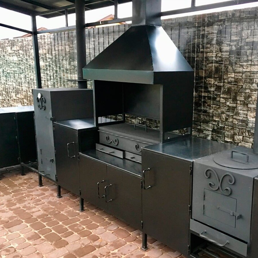 Кованная беседка с мангальной зоной