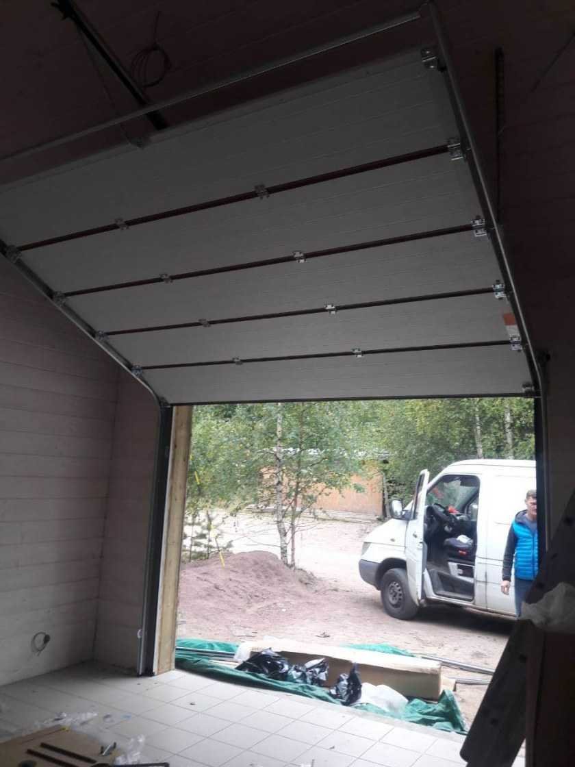 Гаражные секционные ворота самодельные подъемные