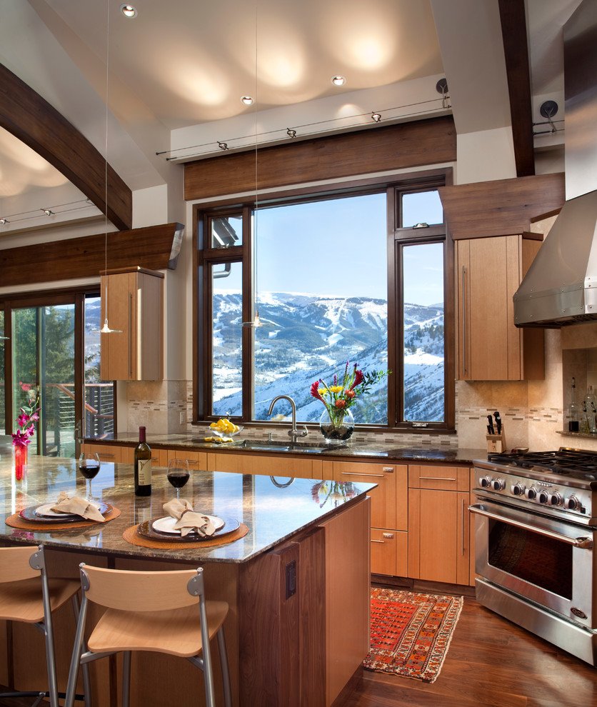 Кухня с панорамным окном в доме
