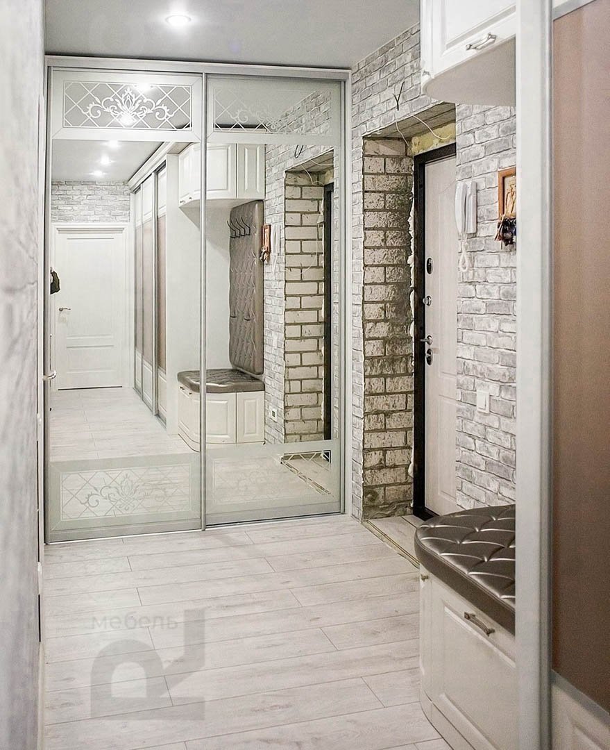 Встроенная кладовка в прихожей