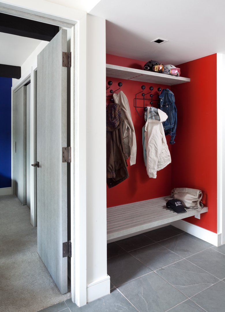 Гардеробная встроенная в нишу