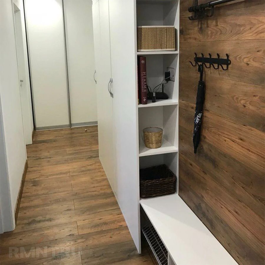 Встроенная гардеробная в прихожей