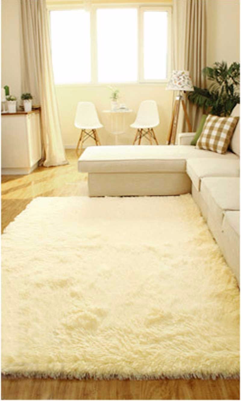 Белый ковер в гостиную