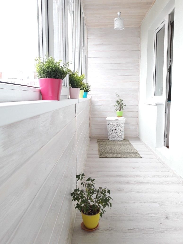 Отделка балкона ламинатом