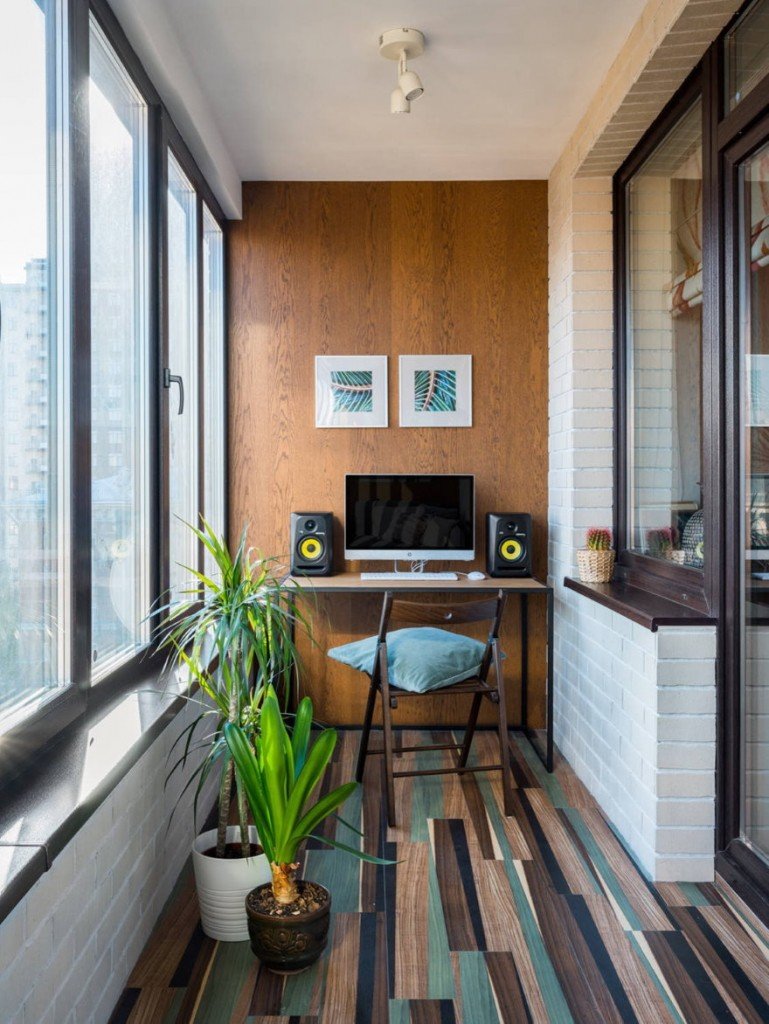 Отделка балкона уголками