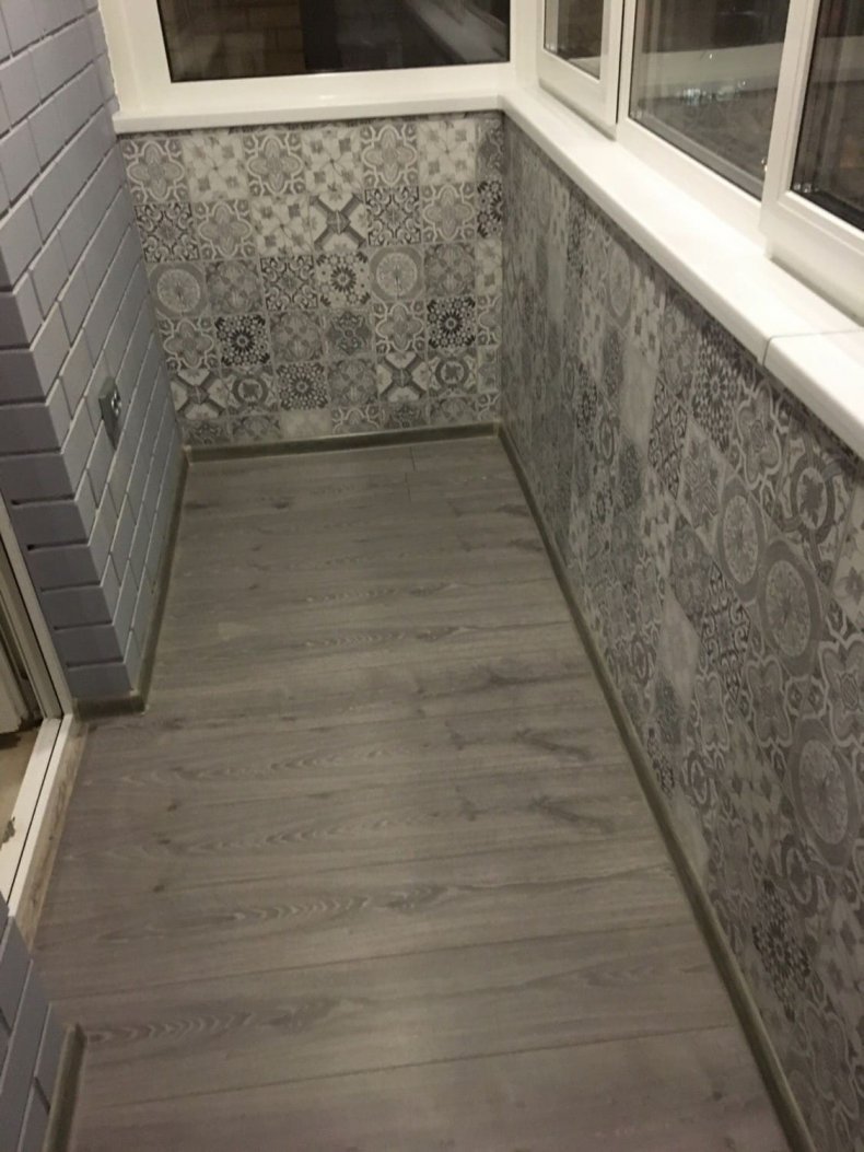 Обшивка балкона ламинатом