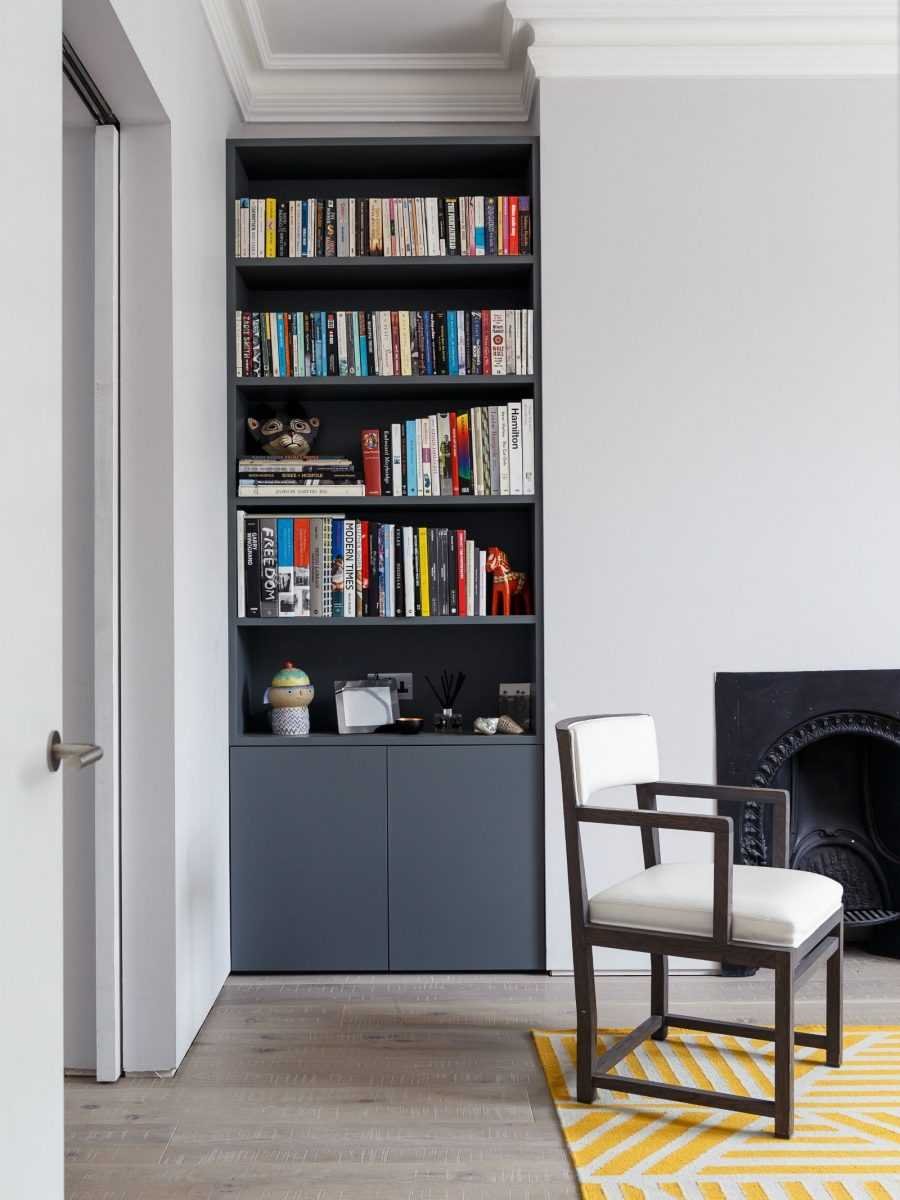 Встроенный книжный стеллаж