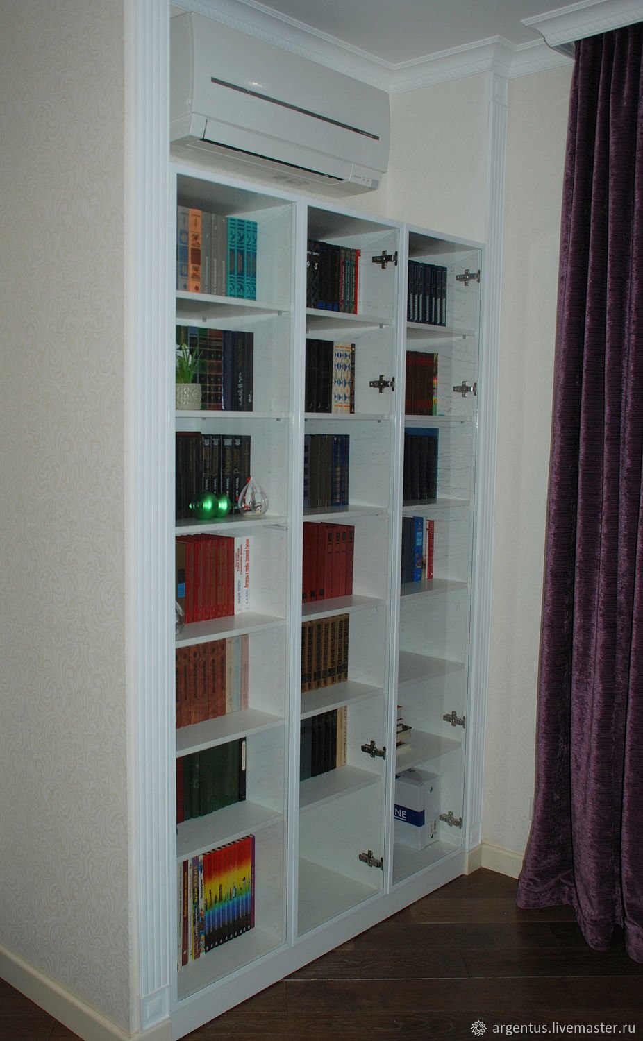 Встроенные книжные стеллажи