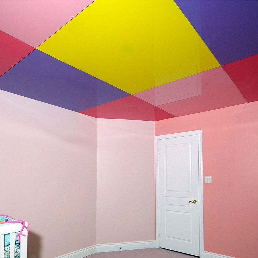 Красный натяжной потолок