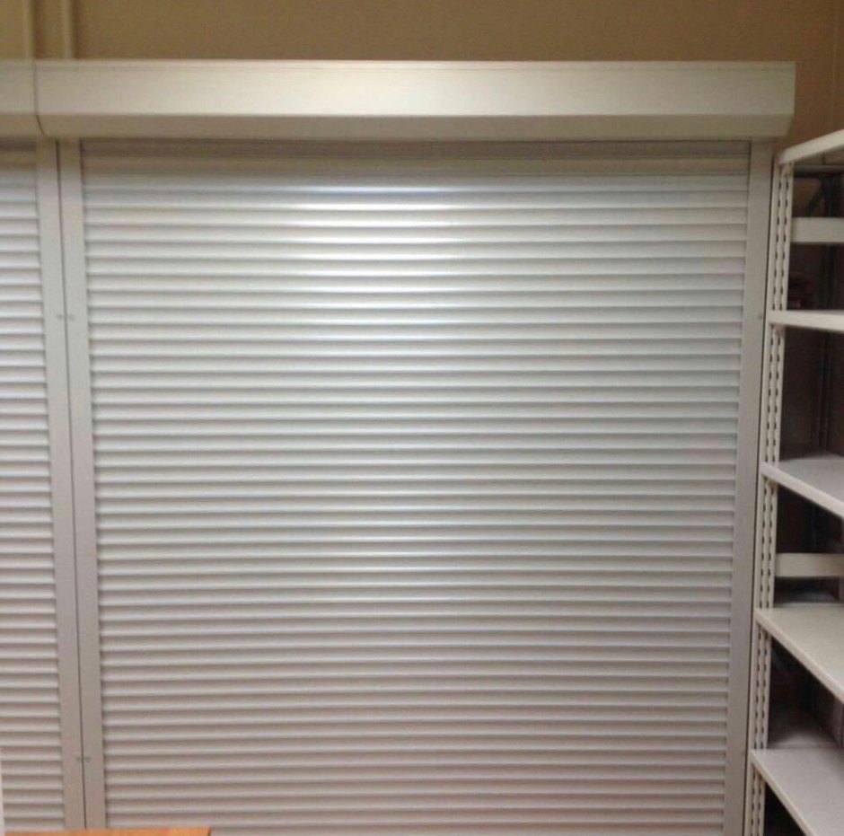 Шкаф на балкон с рольставнями