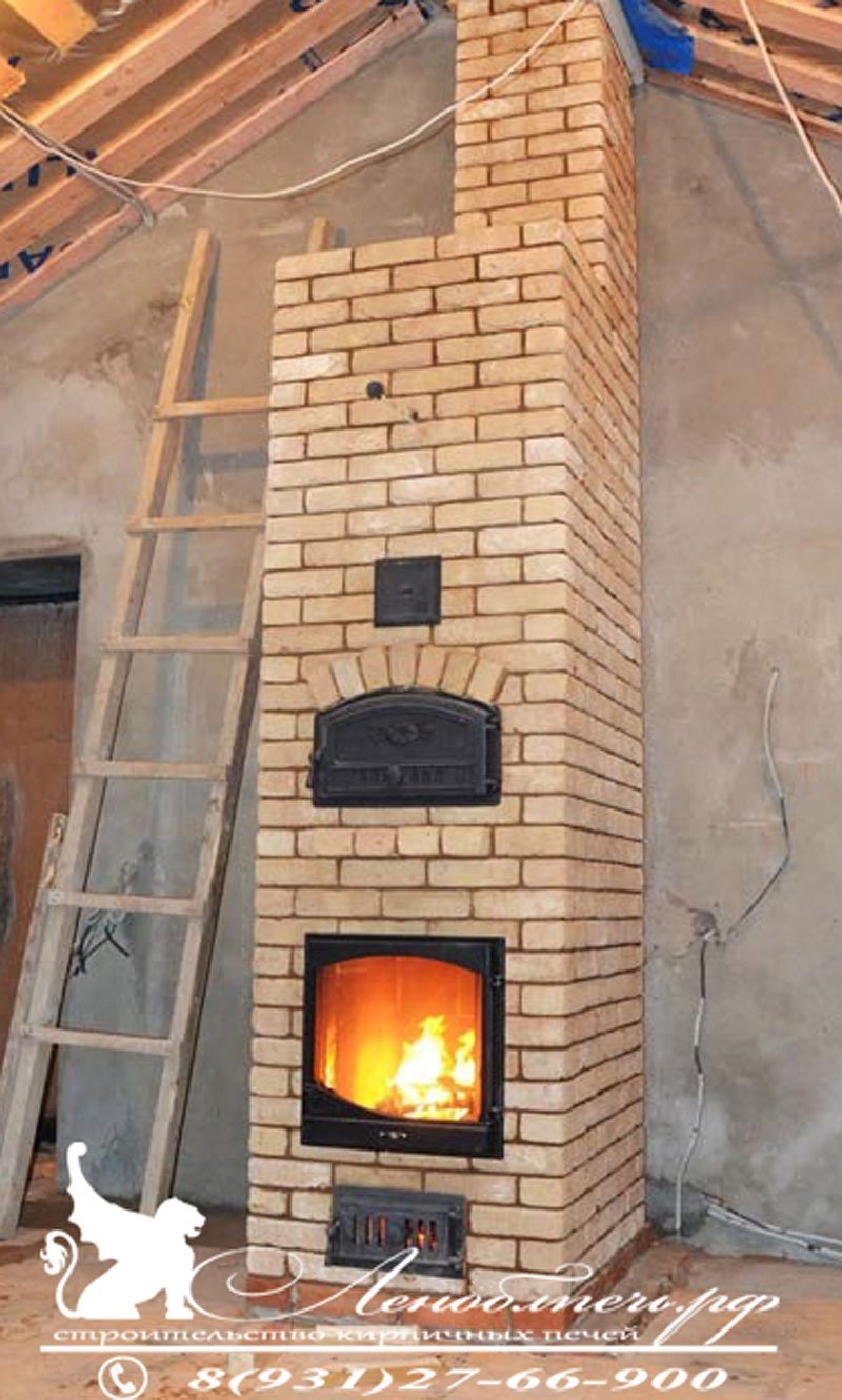 Печь-камин для дачи из кирпича