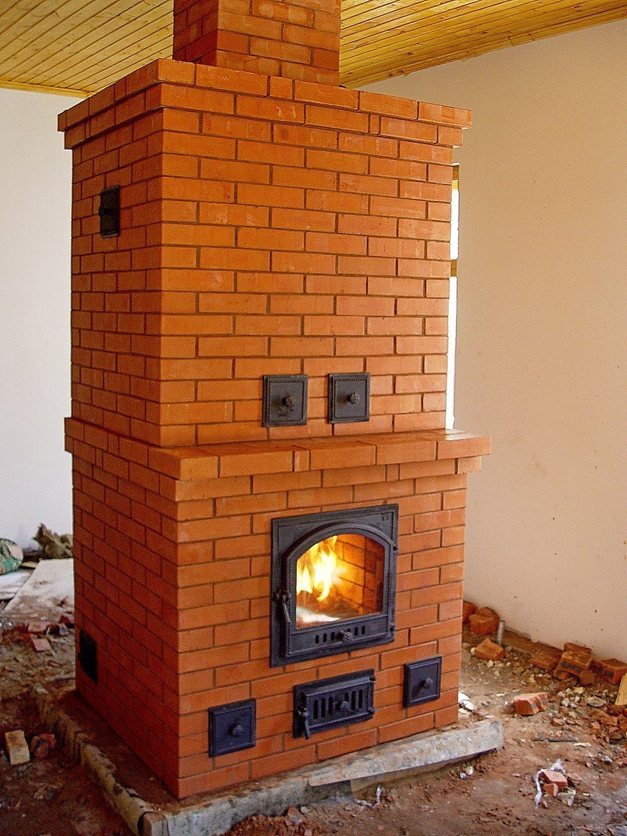 Каминопечь из кирпича шведка