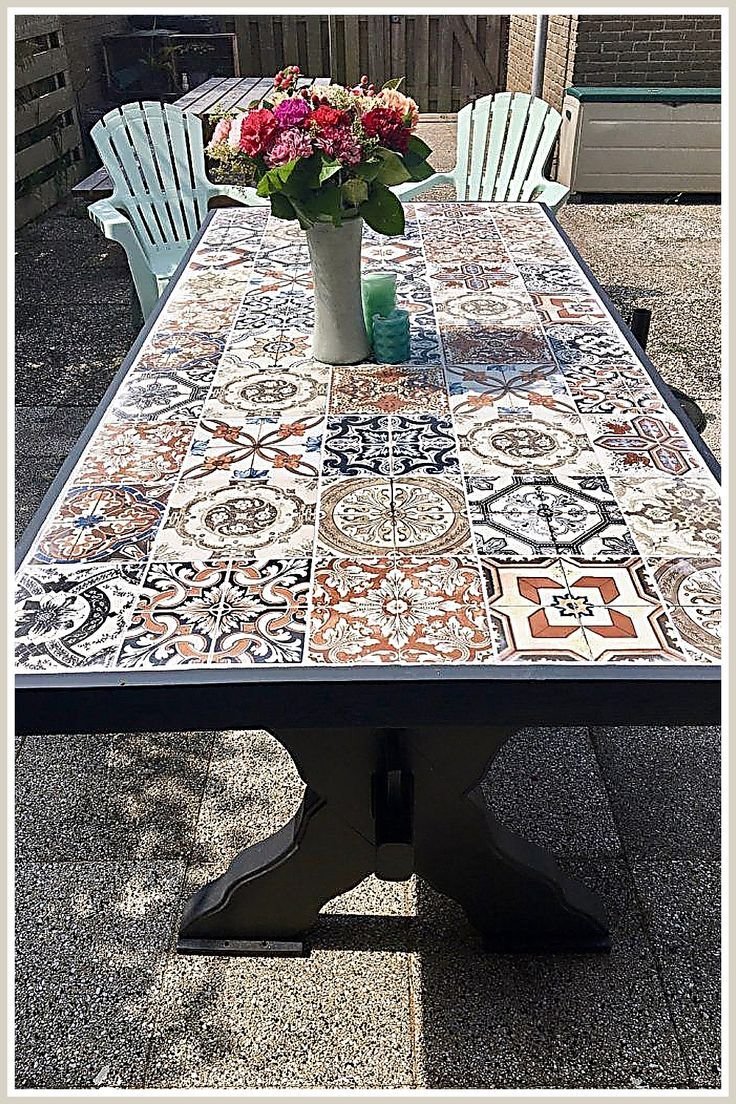 Стол из плитки