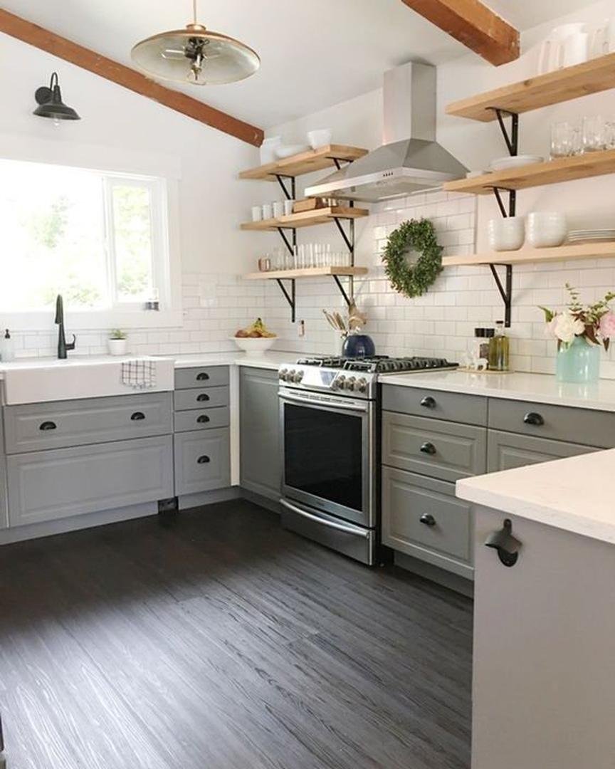 Кухонный гарнитур без верхних шкафов