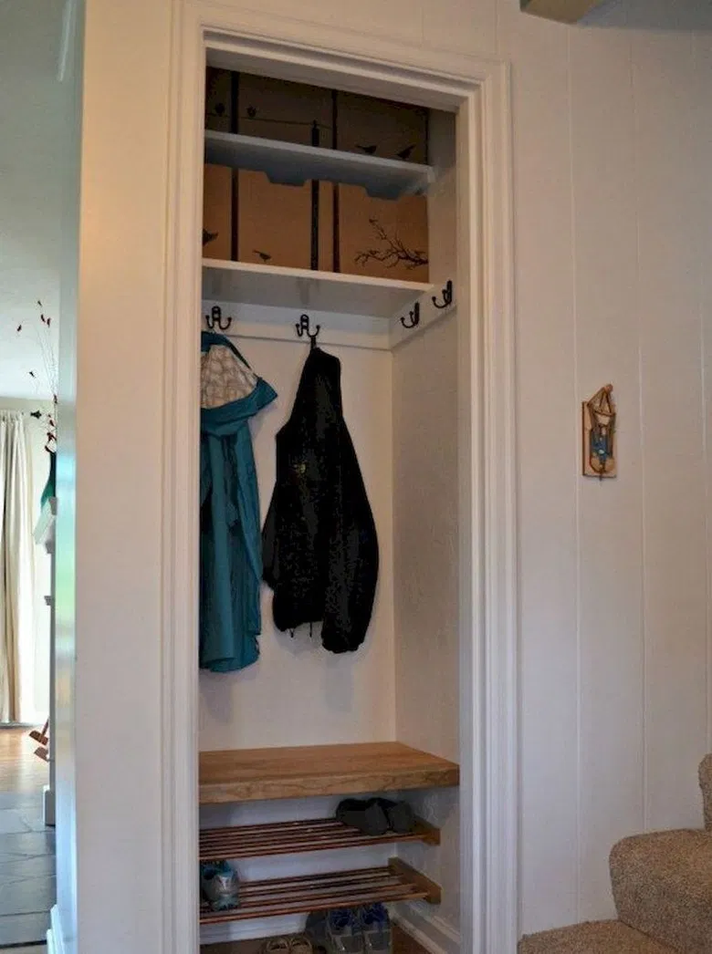 Встроенный шкаф в прихожей в хрущевке