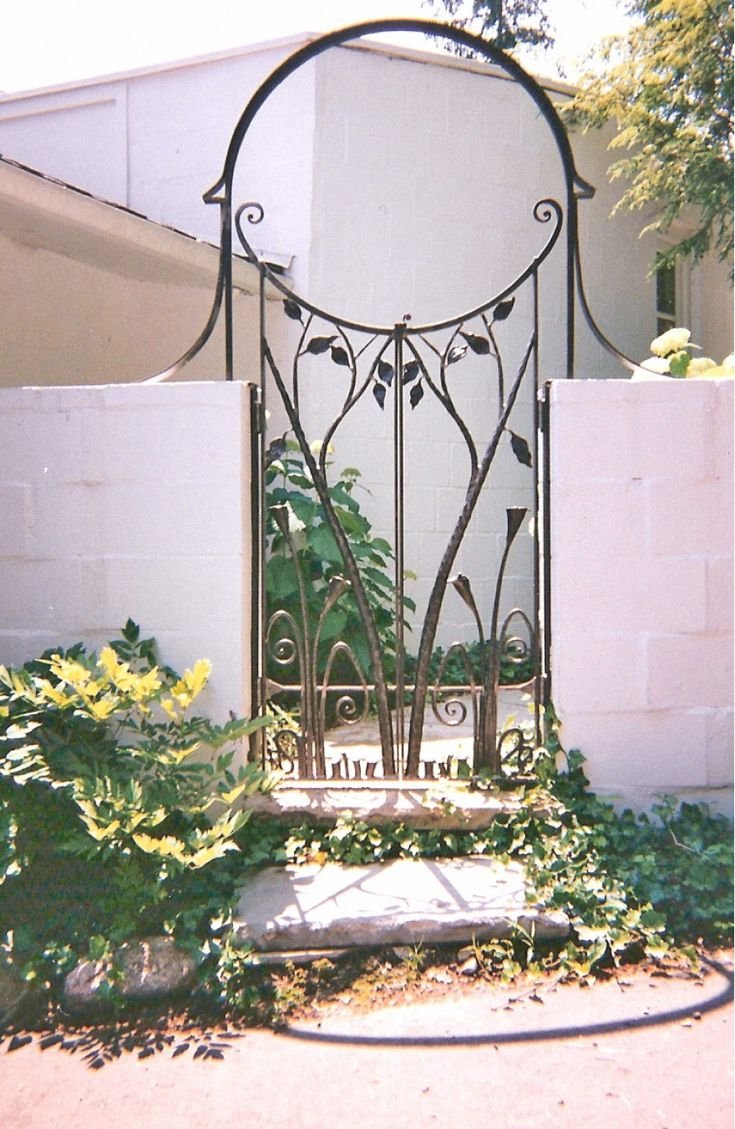 Кованая калитка в сад