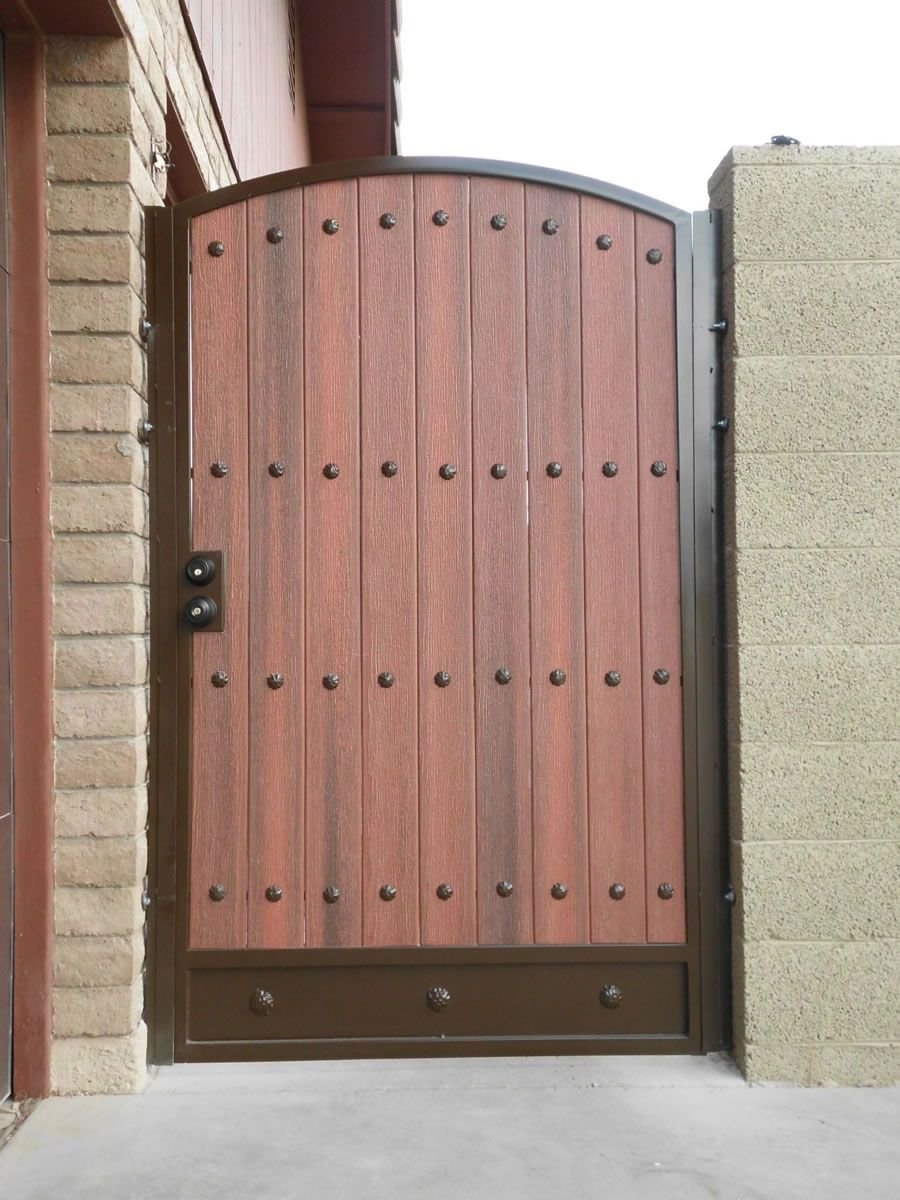 Калитка из металла и дерева