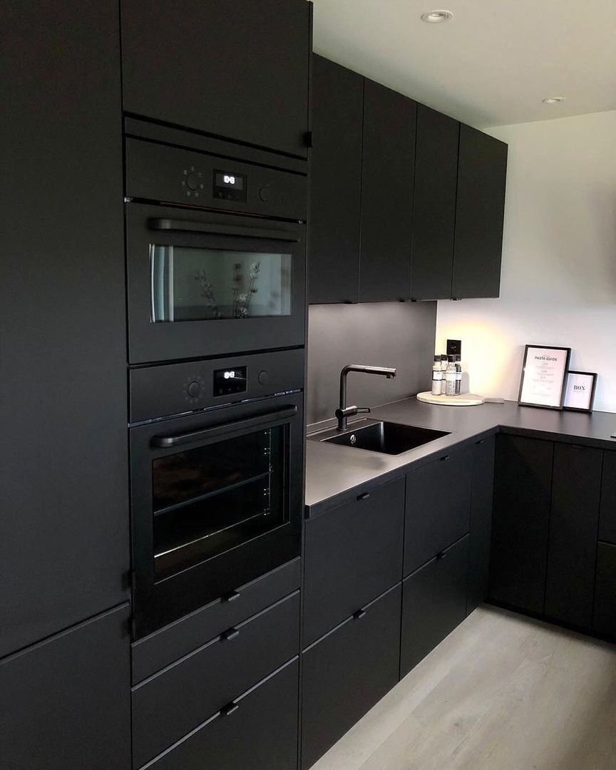 Черный кухонный гарнитур
